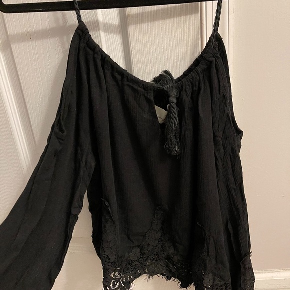 Vintage Havana Tops - NWT Black off the shoulder long sleeve top!